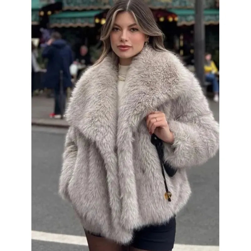 Amelia | Din Fluffy Glam Jakke til Kolde Dage