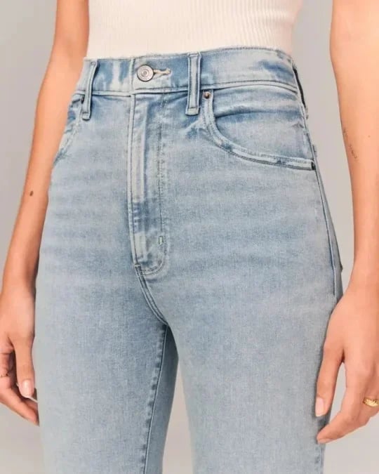 LINA | Flare Jeans – Den ideelle kombination af stil og komfort