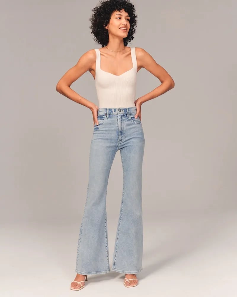 LINA | Flare Jeans – Den ideelle kombination af stil og komfort