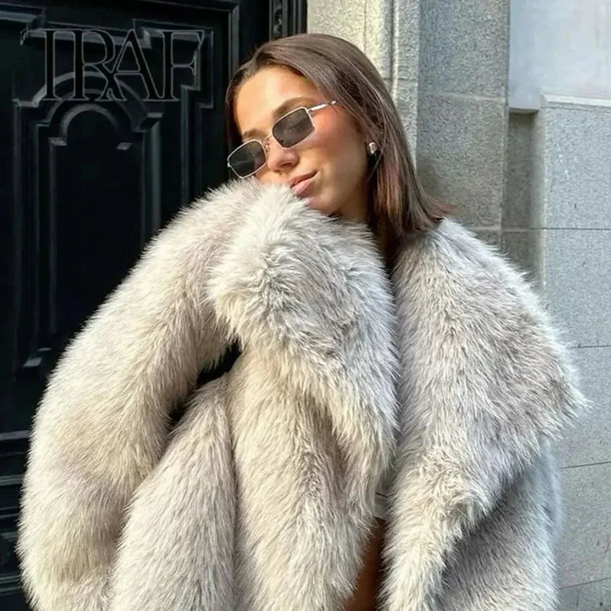 Amelia | Din Fluffy Glam Jakke til Kolde Dage