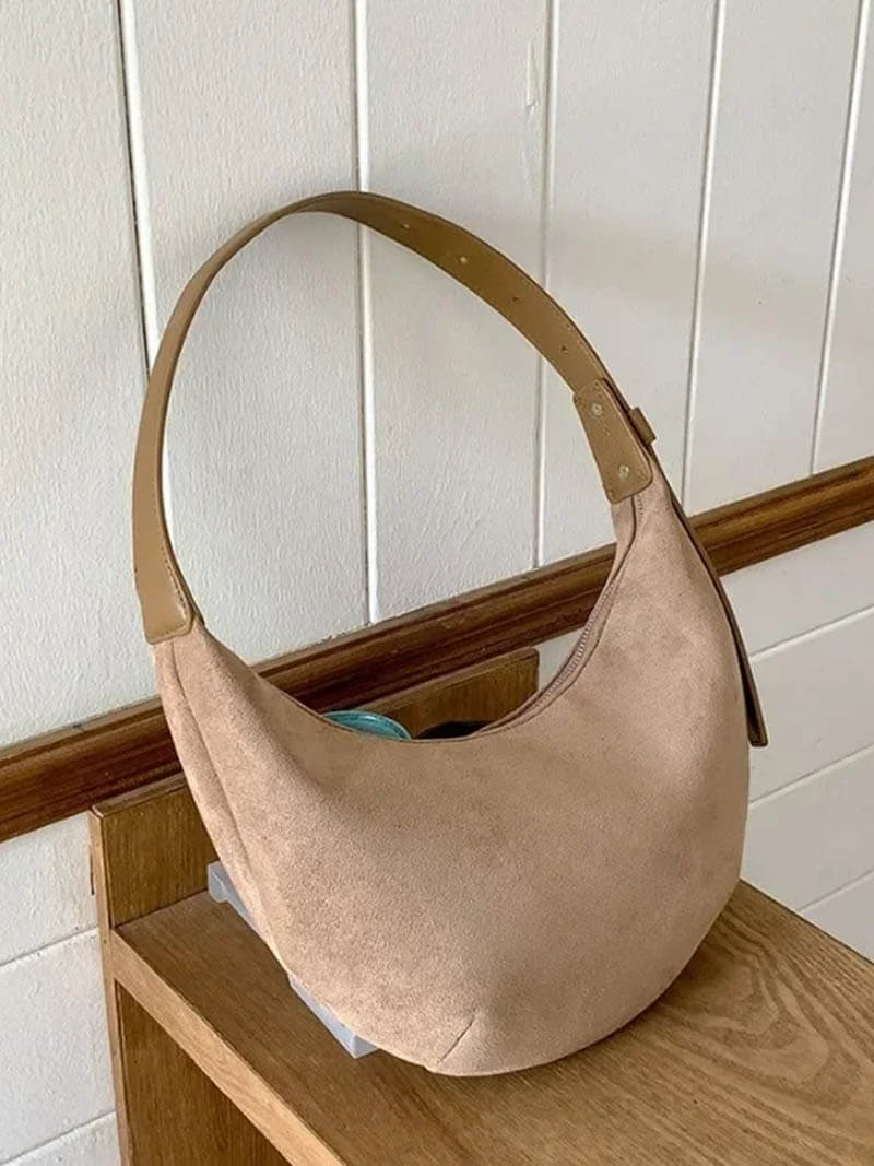 Lydia Halvmåne Imitationssuede Taske