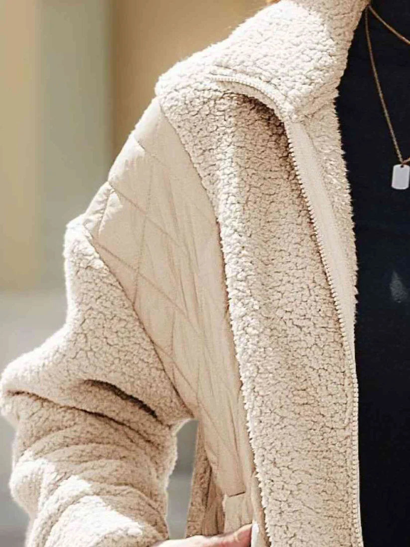 Ivory | Kreativ efterårsjakke med patchwork-design til kvinder